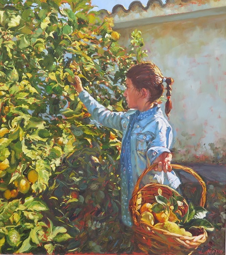 Niña recolectando limones